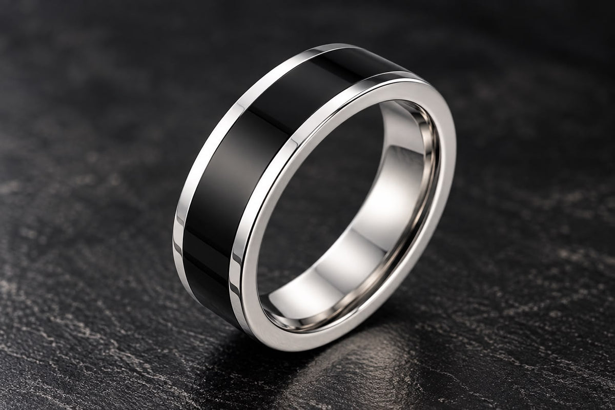Anillo Black Line plateado con franja central negra