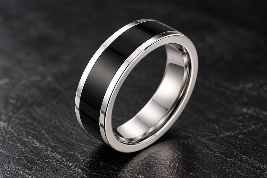 Anillo Black Line plateado con franja central negra