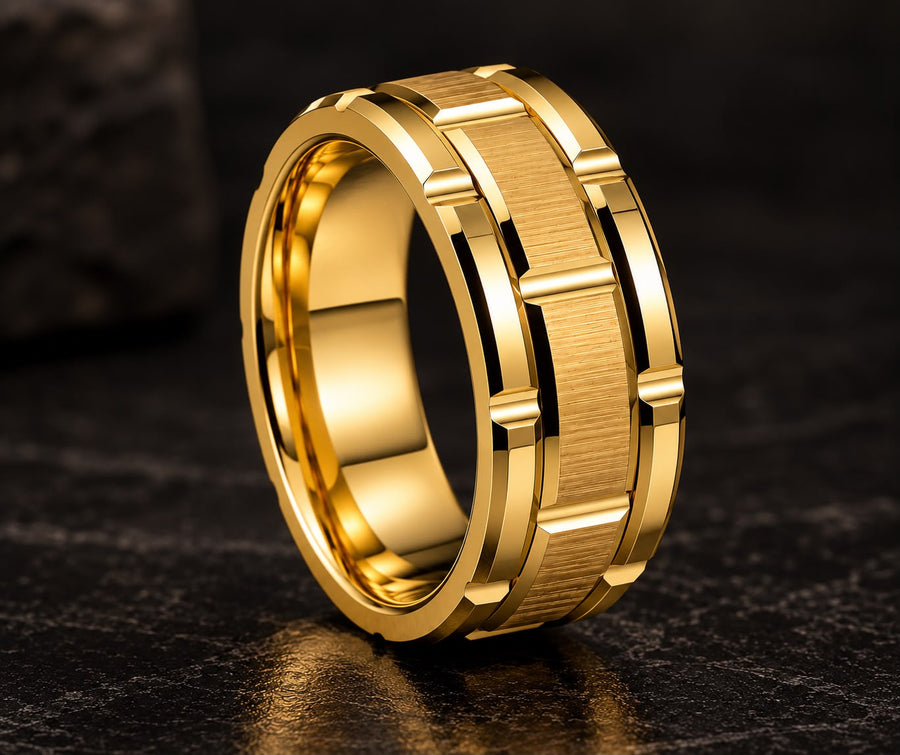 Anillo Gold Architect dorado con diseño geométrico