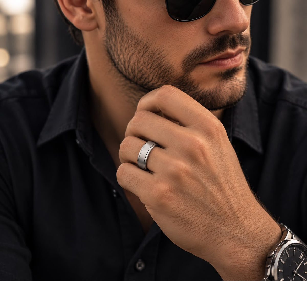 Anillo Silver Edge puesto en la mano